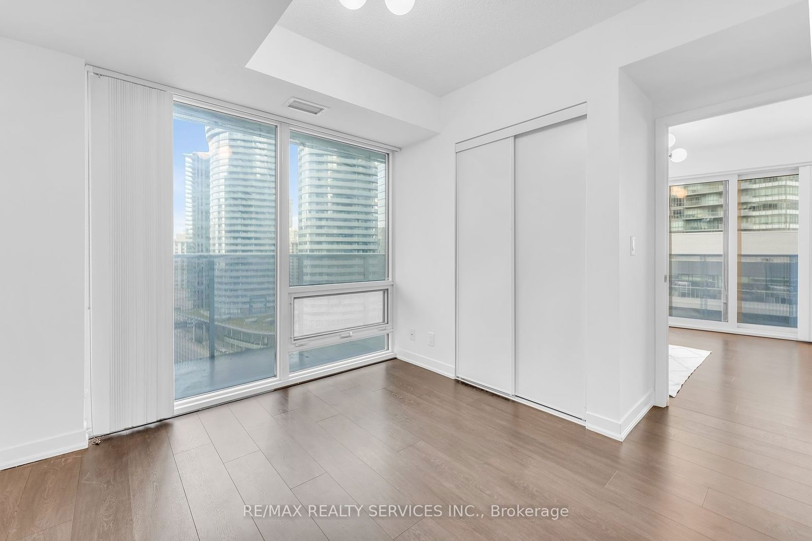 100 Harbour St, unit 1202 for sale