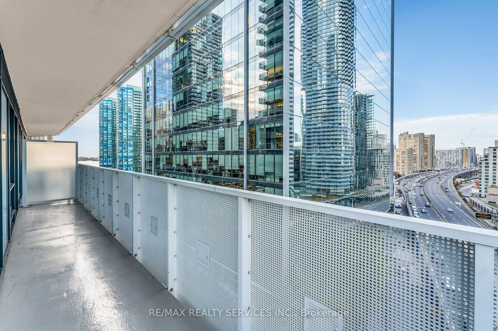 100 Harbour St, unit 1202 for sale