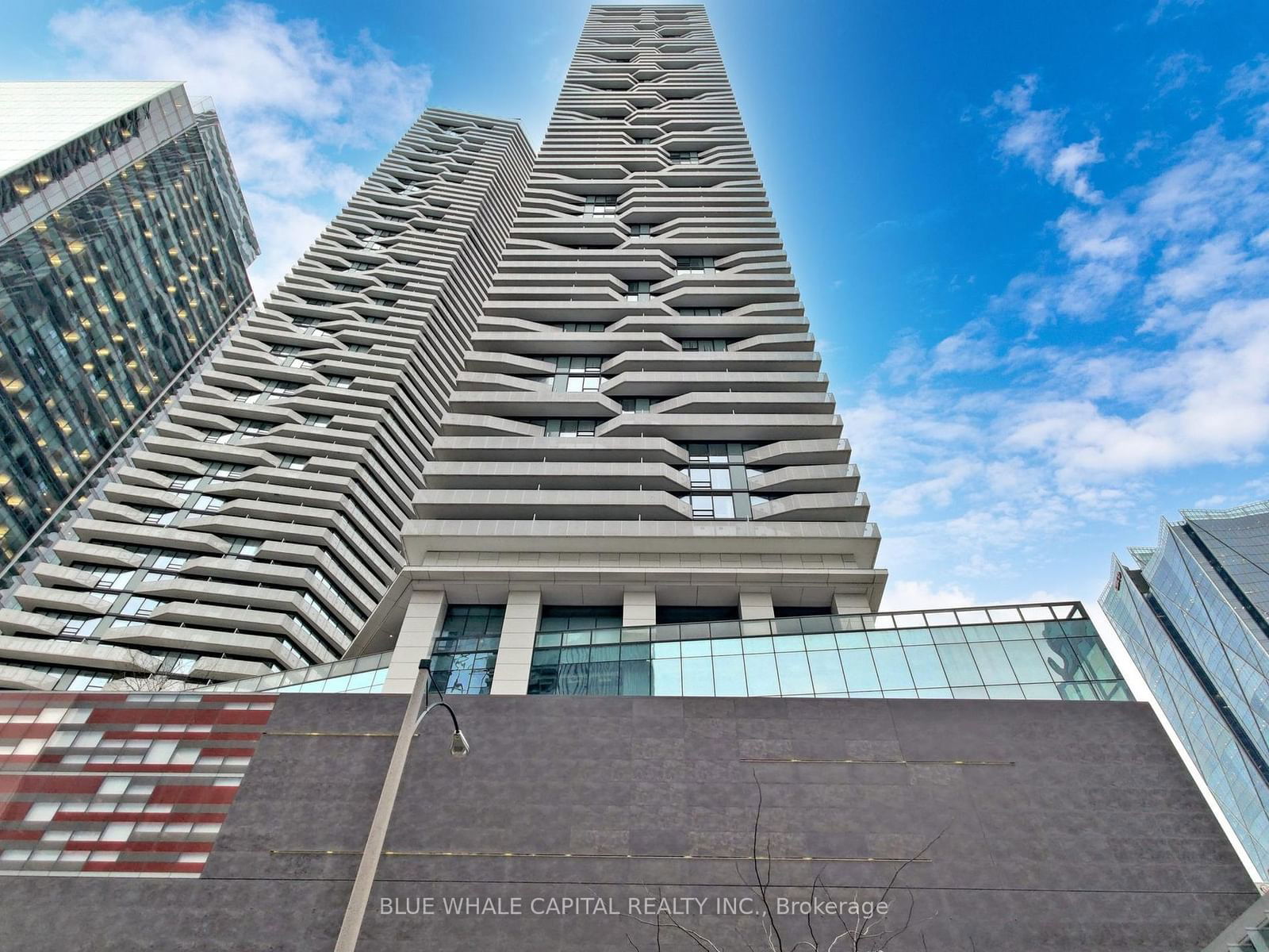 100 Harbour St, unit 3206 for sale - image #2