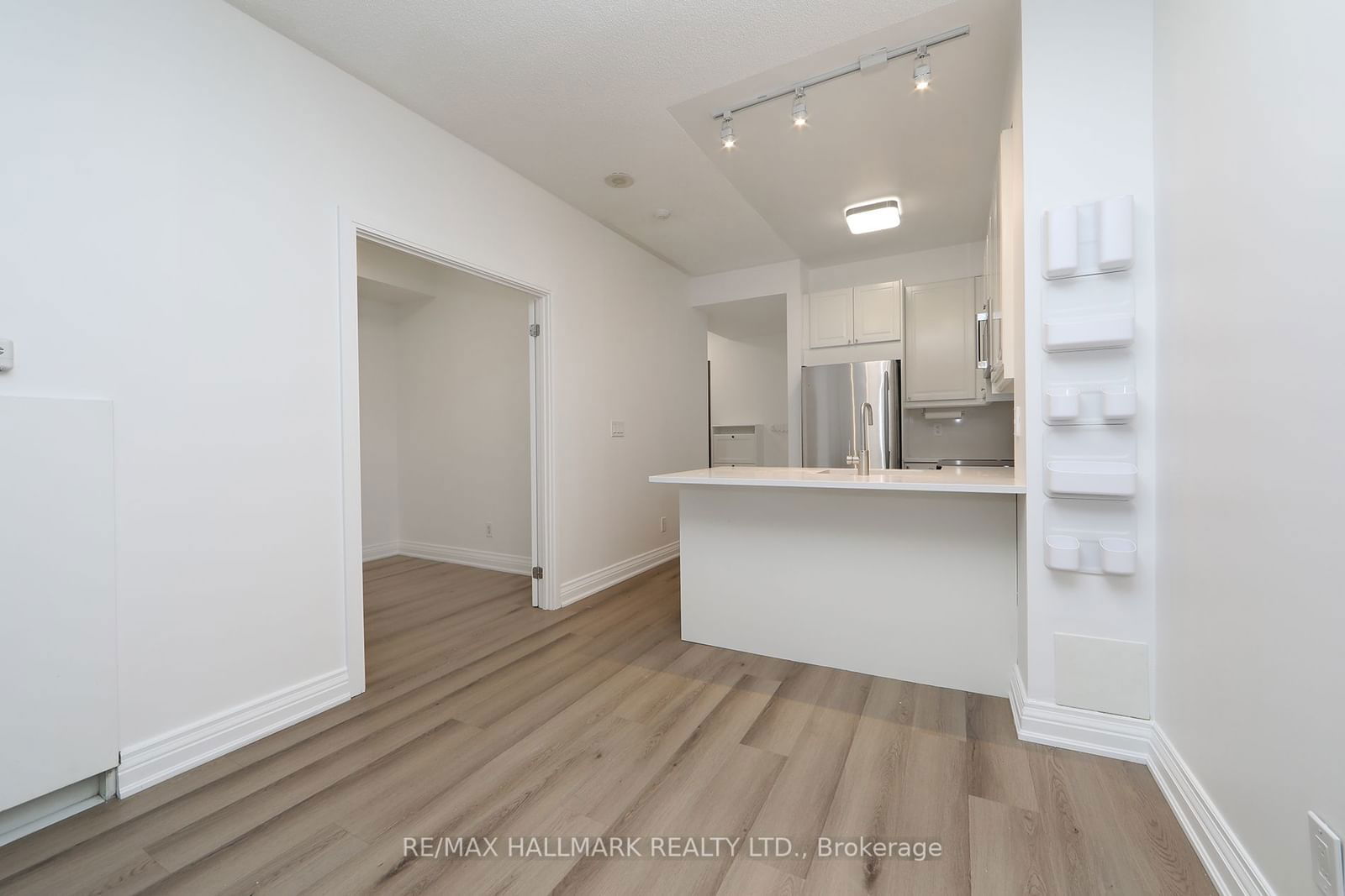 18 Yorkville Ave, unit 214 for rent