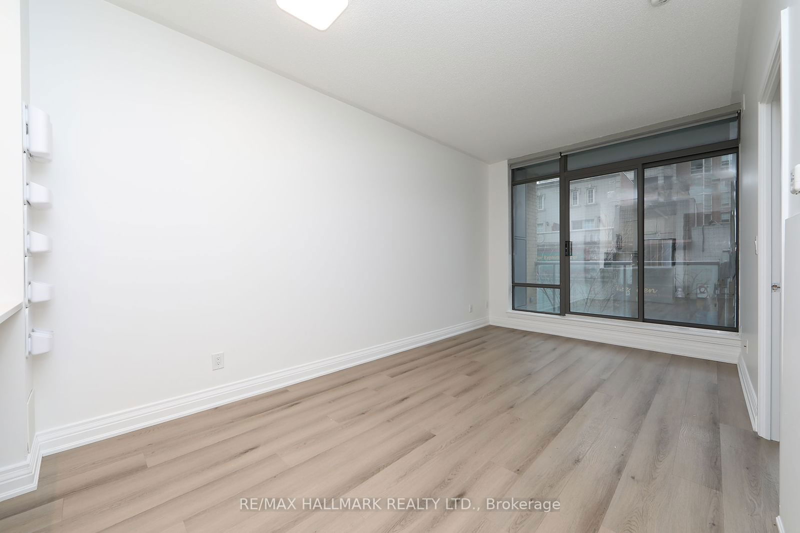 18 Yorkville Ave, unit 214 for rent