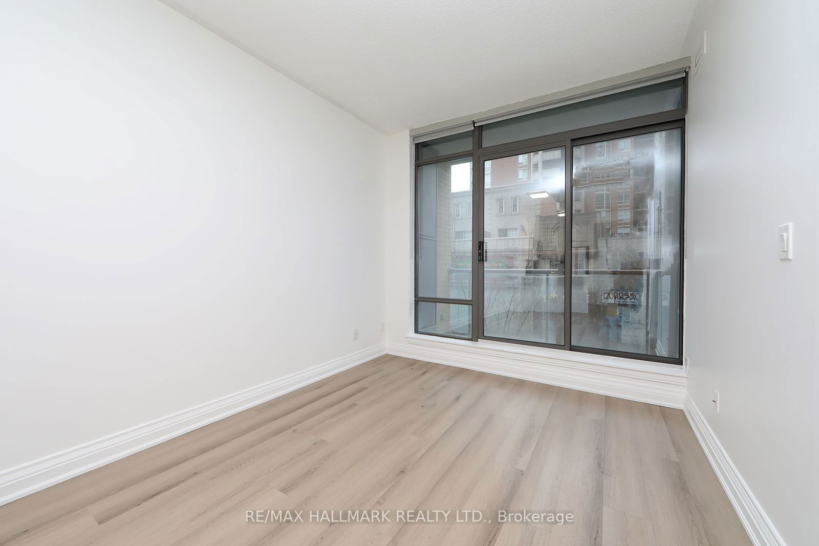 18 Yorkville Ave, unit 214 for rent