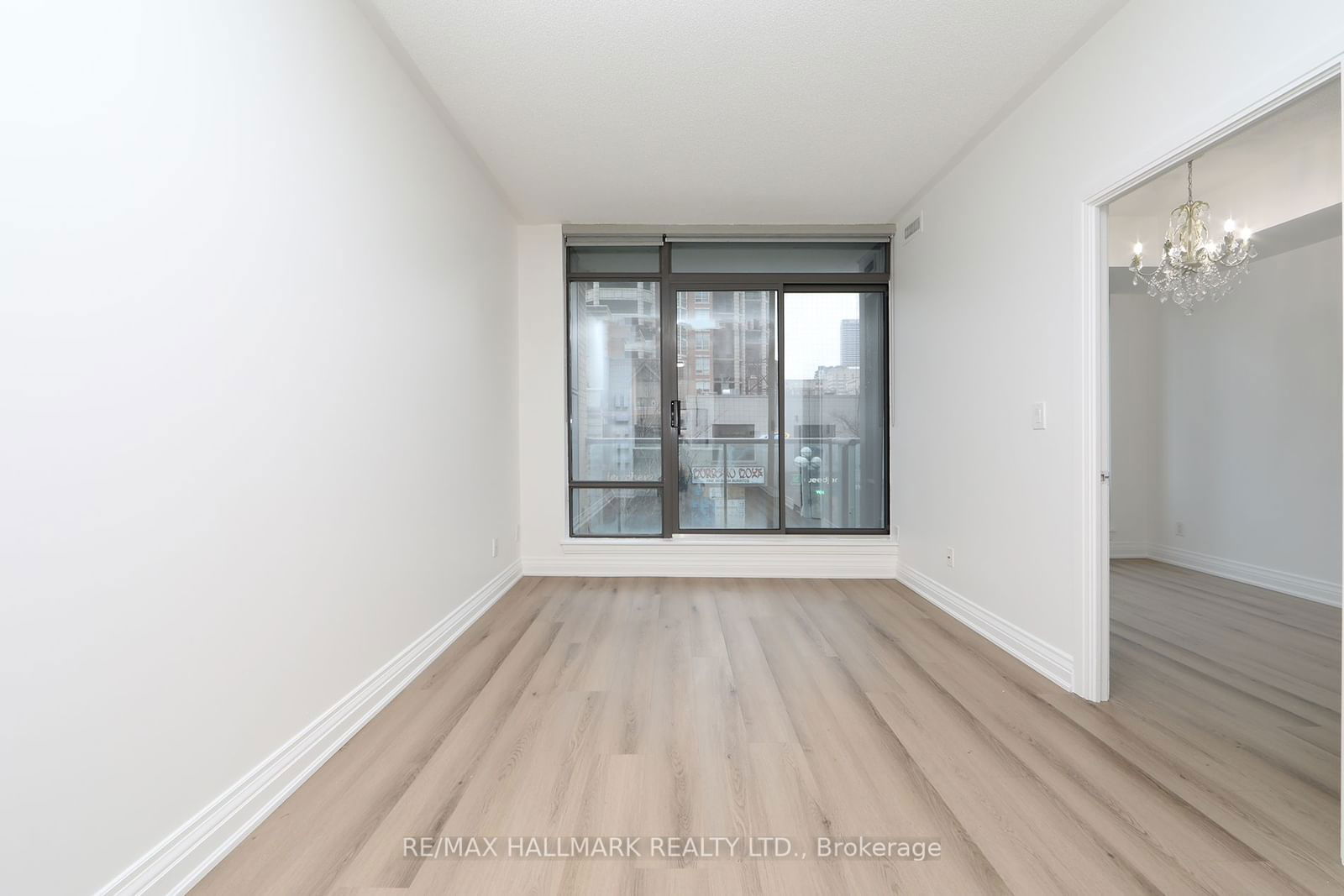 18 Yorkville Ave, unit 214 for rent