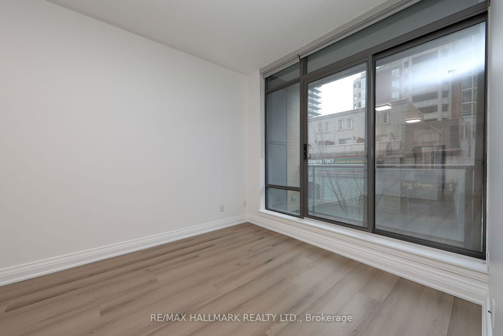 18 Yorkville Ave, unit 214 for rent