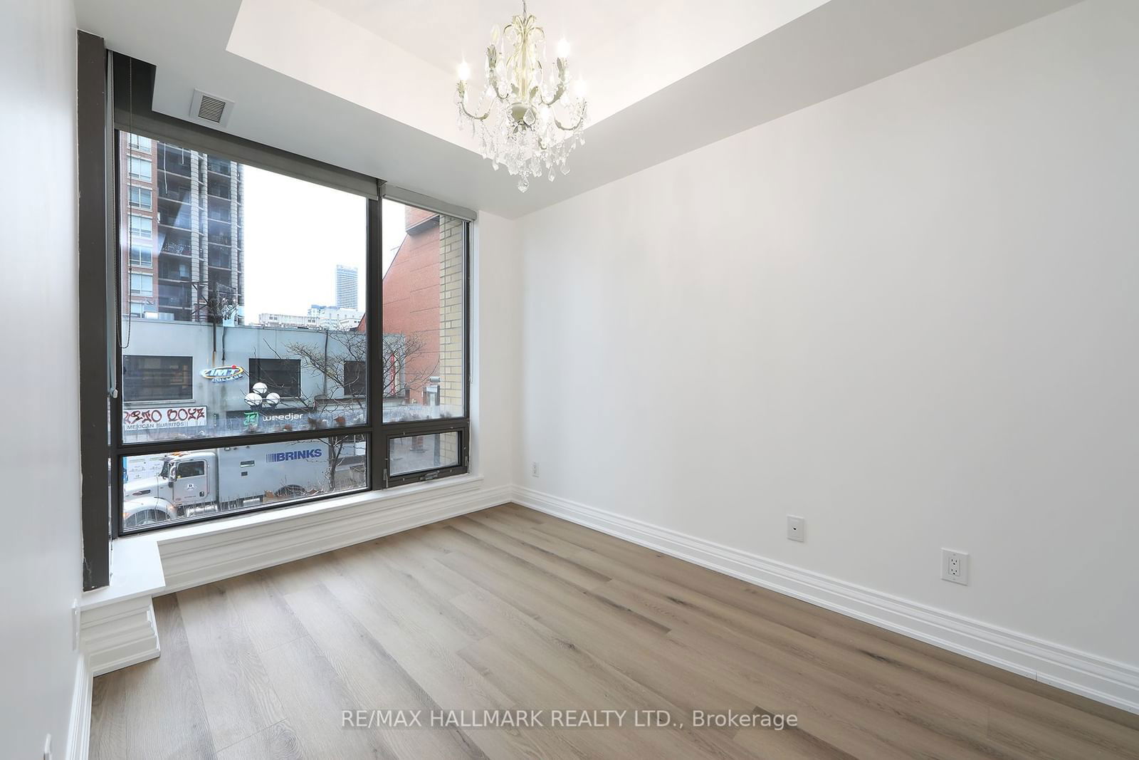 18 Yorkville Ave, unit 214 for rent