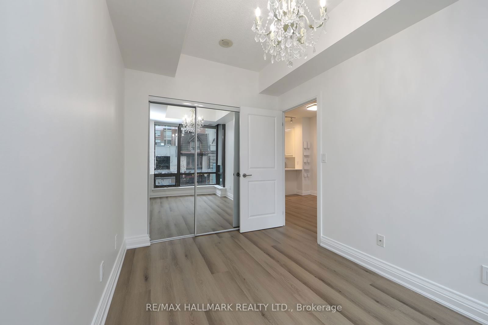 18 Yorkville Ave, unit 214 for rent