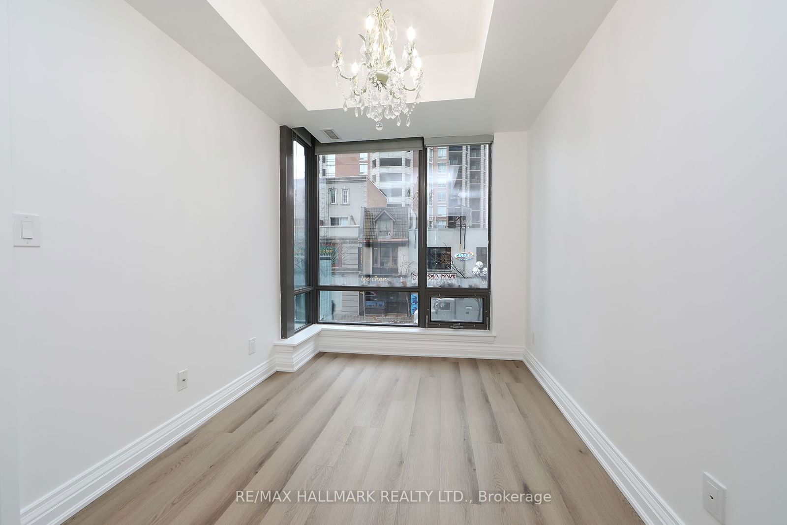 18 Yorkville Ave, unit 214 for rent