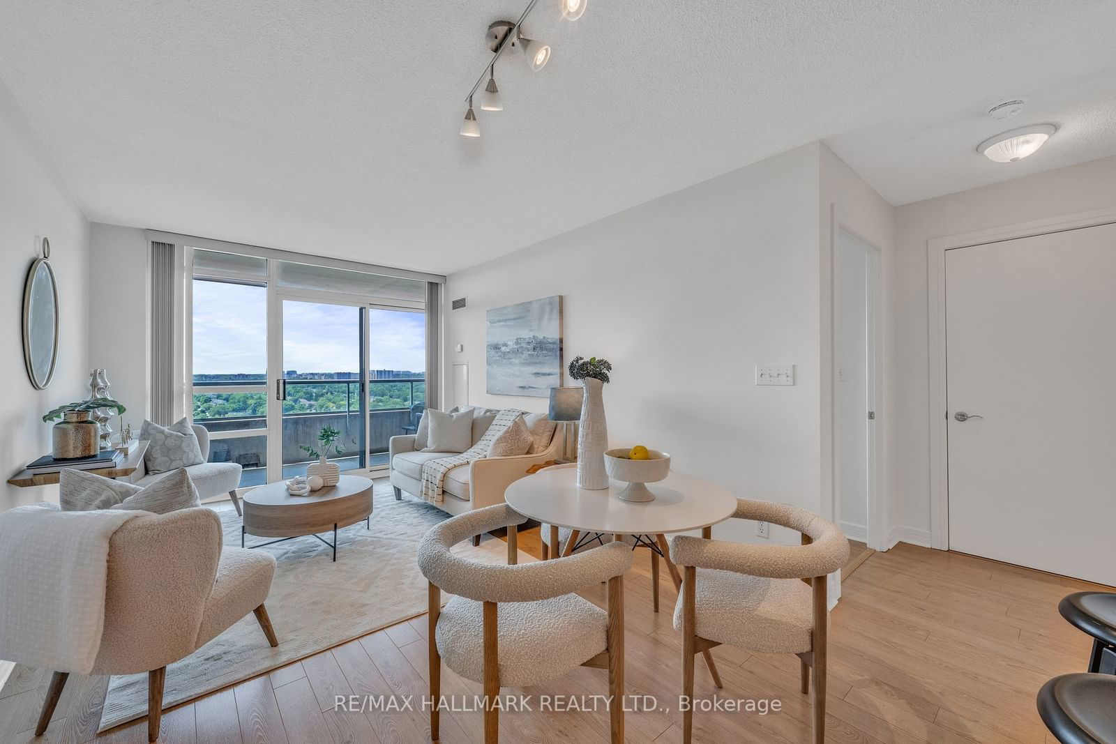 18 Harrison Garden Blvd, unit 1912 for sale - image #11