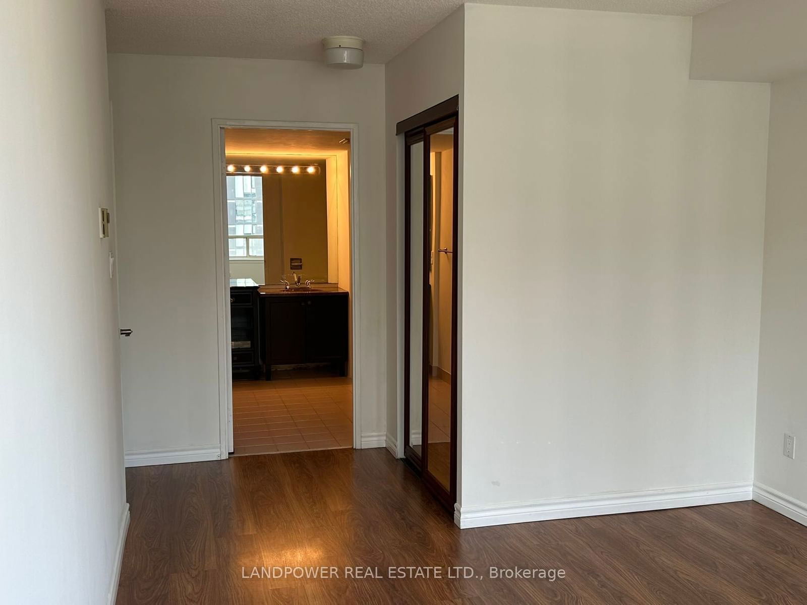 30 Greenfield Ave, unit 1209 for rent