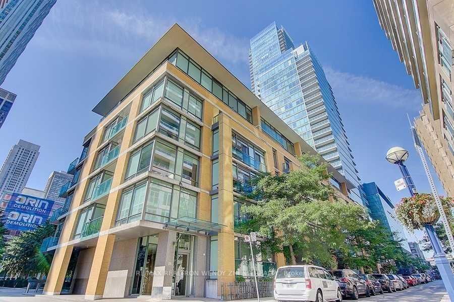 21 Scollard St, unit 411 for rent