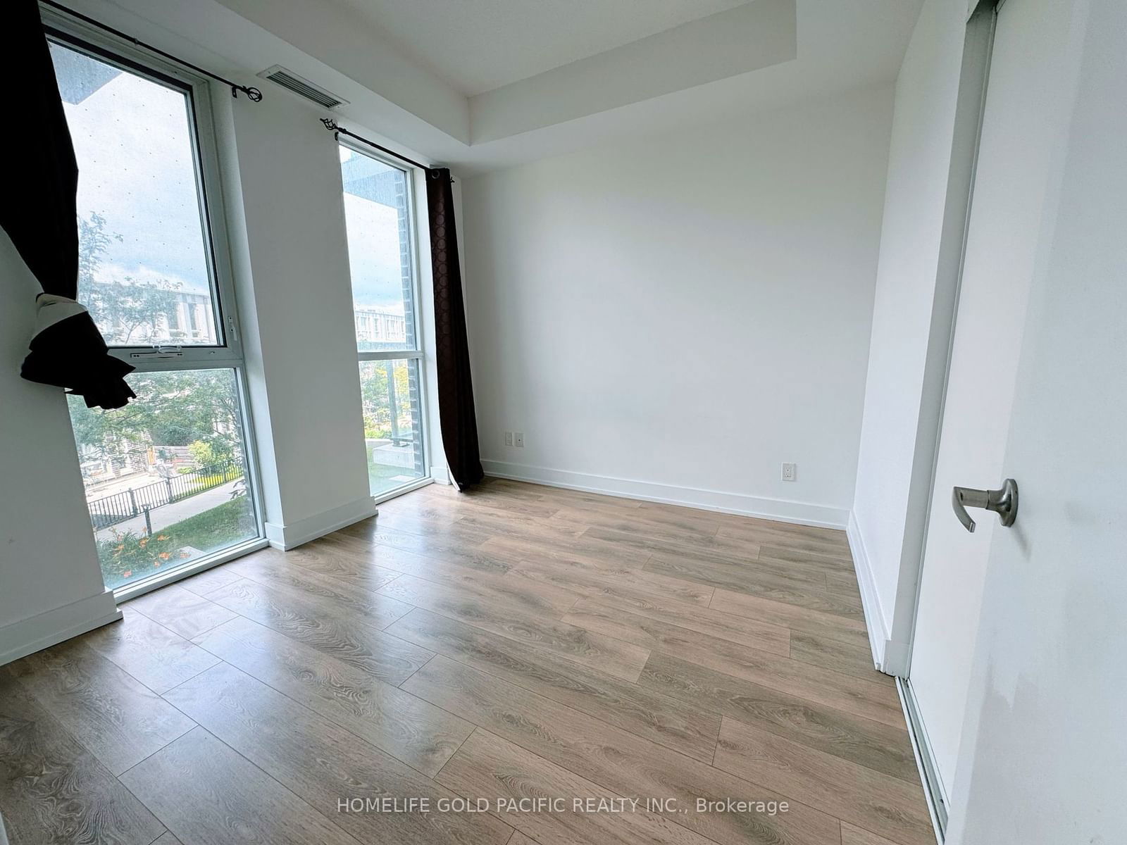 128 Fairview Mall Dr, unit 211 for rent - image #8