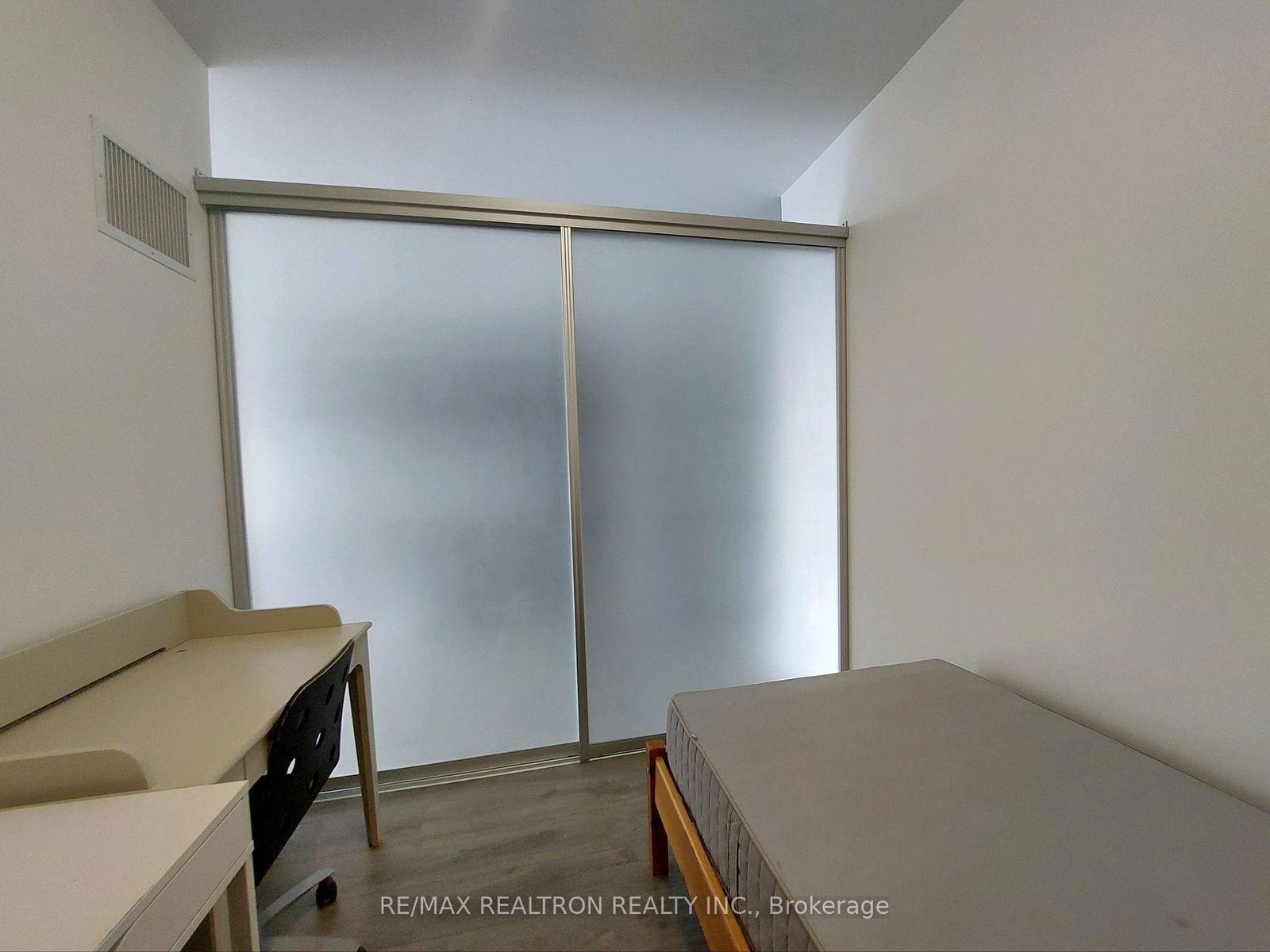 297 College St, unit 917 for rent - image #21