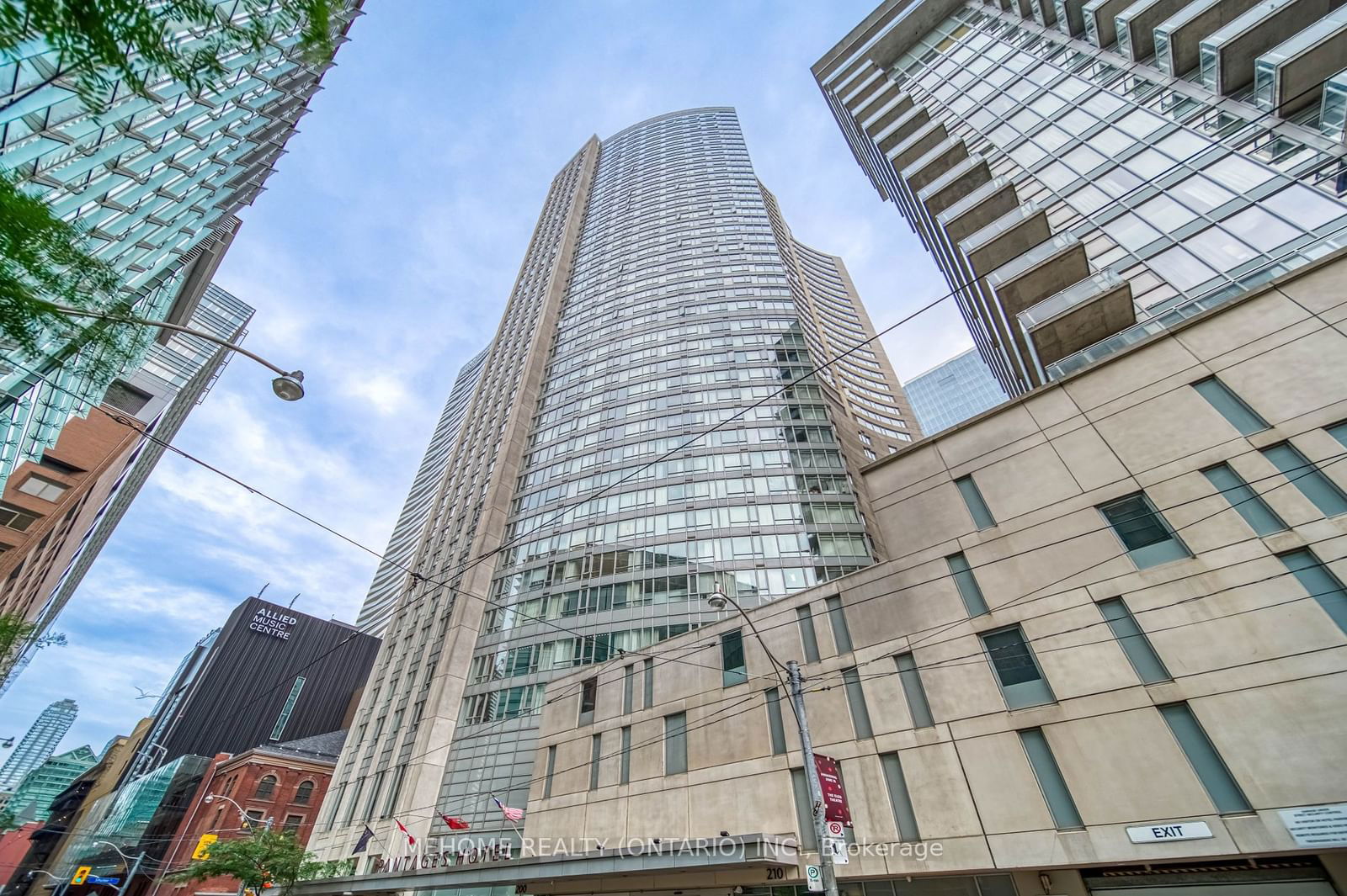 210 Victoria St, unit 3401 for sale - image #2