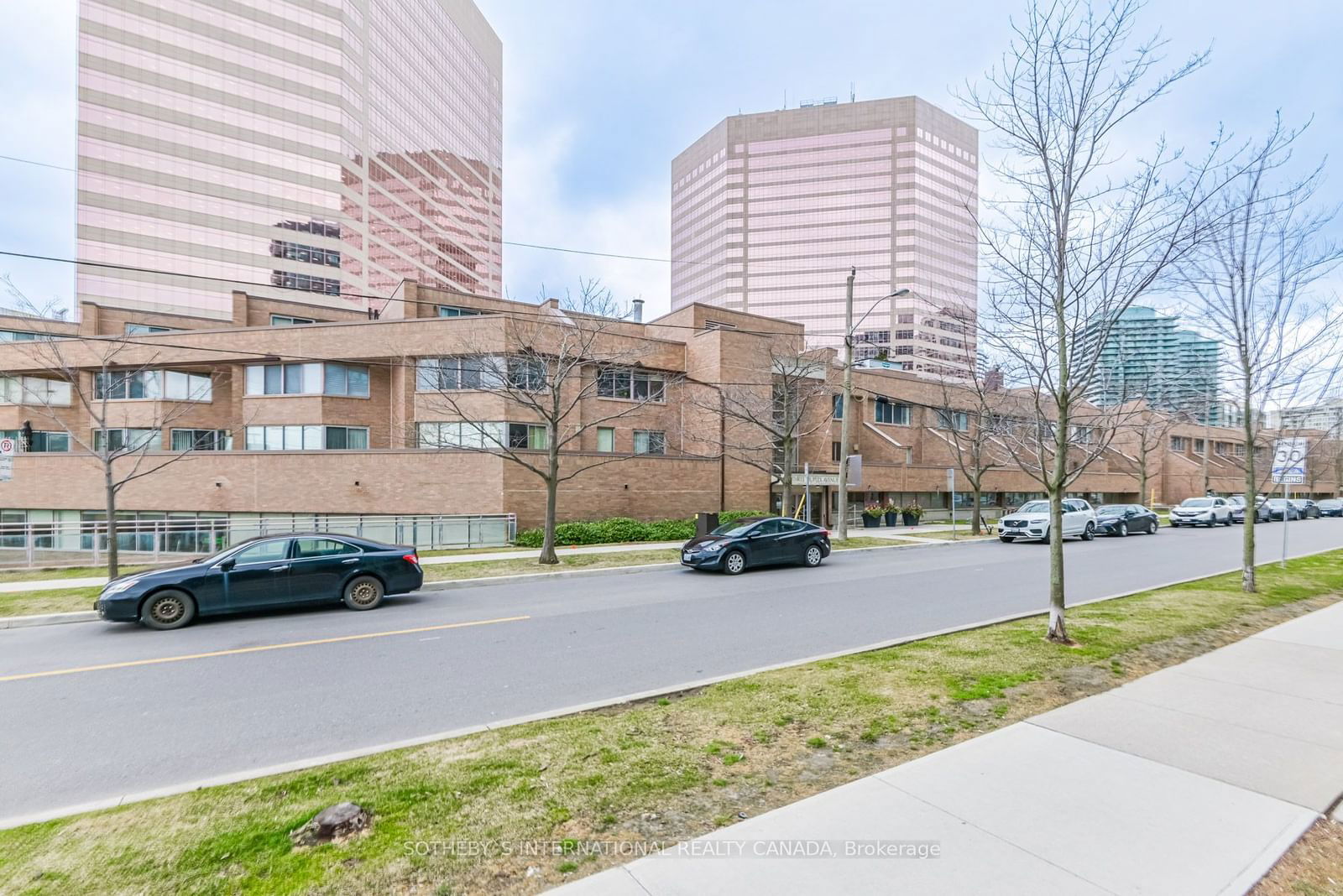 3 Duplex Ave, unit 108 for sale - image #2