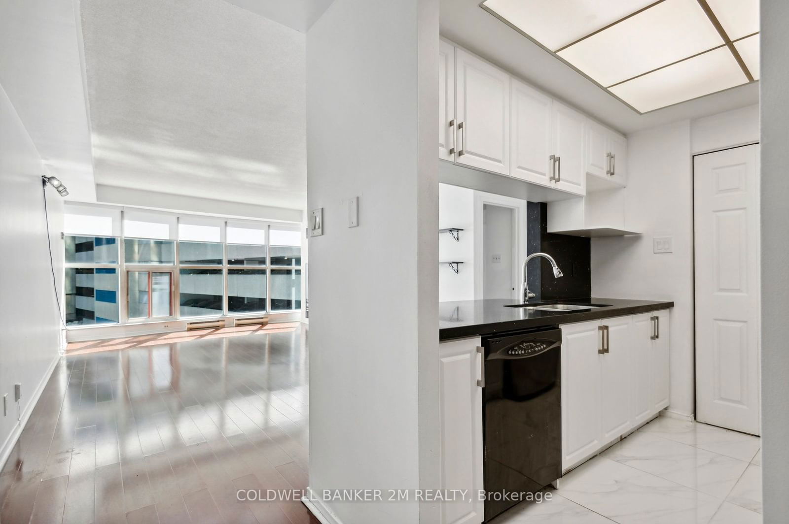 77 Harbour Sq, unit 406 for sale