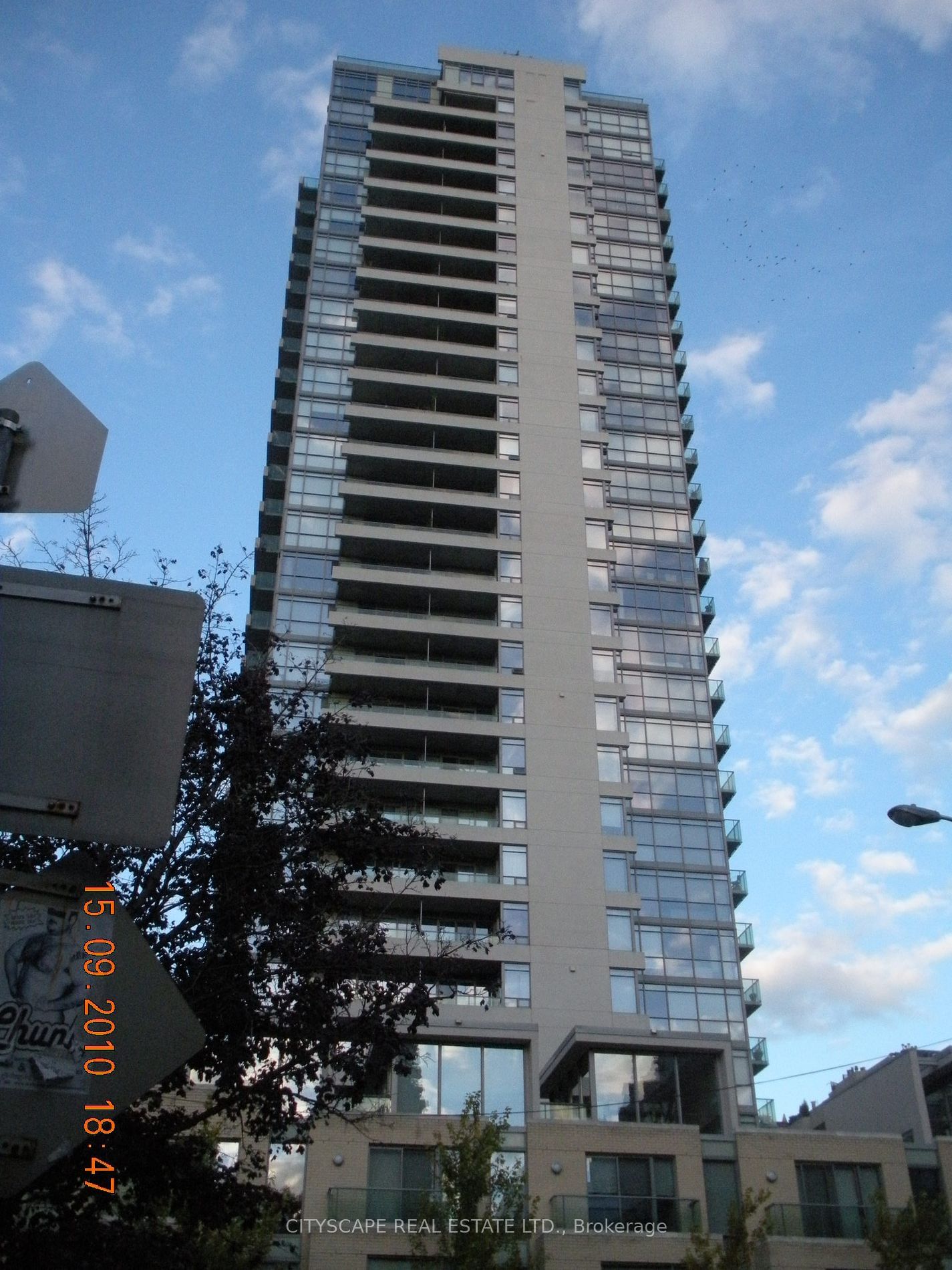 281 Mutual St, unit 1806 for rent - image #2