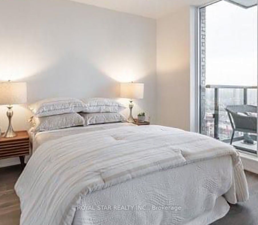 130 River St E, unit 1501 for sale