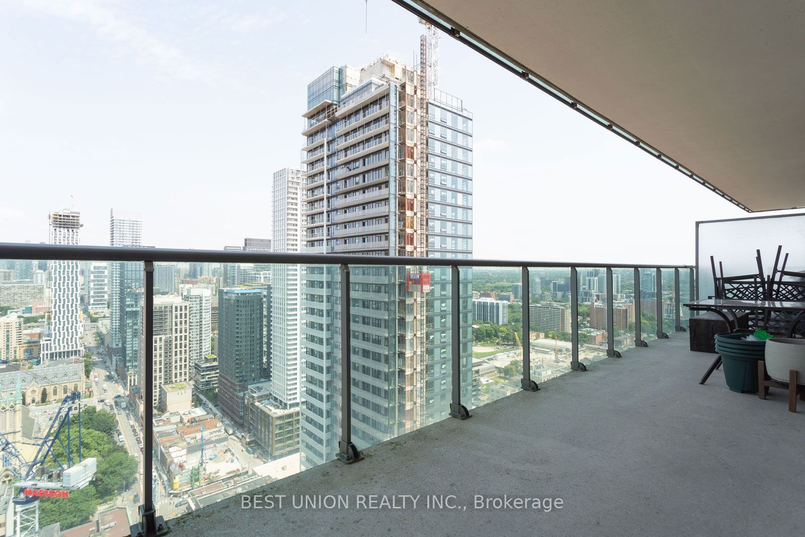 33 lombard St, unit 3703 for sale