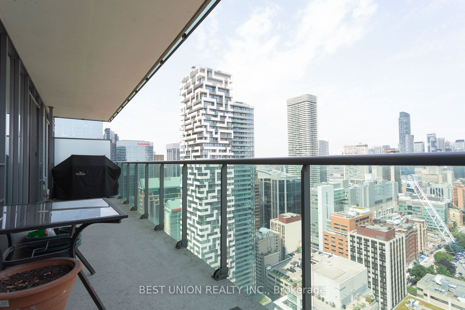 33 lombard St, unit 3703 for sale