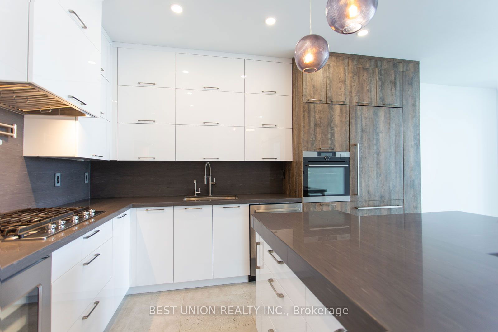 33 Lombard St, unit 3703 for rent