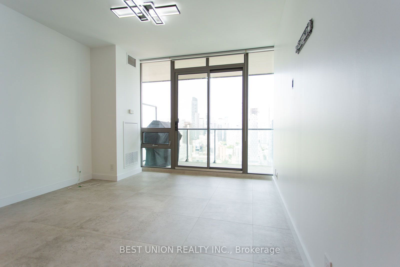 33 Lombard St, unit 3703 for rent