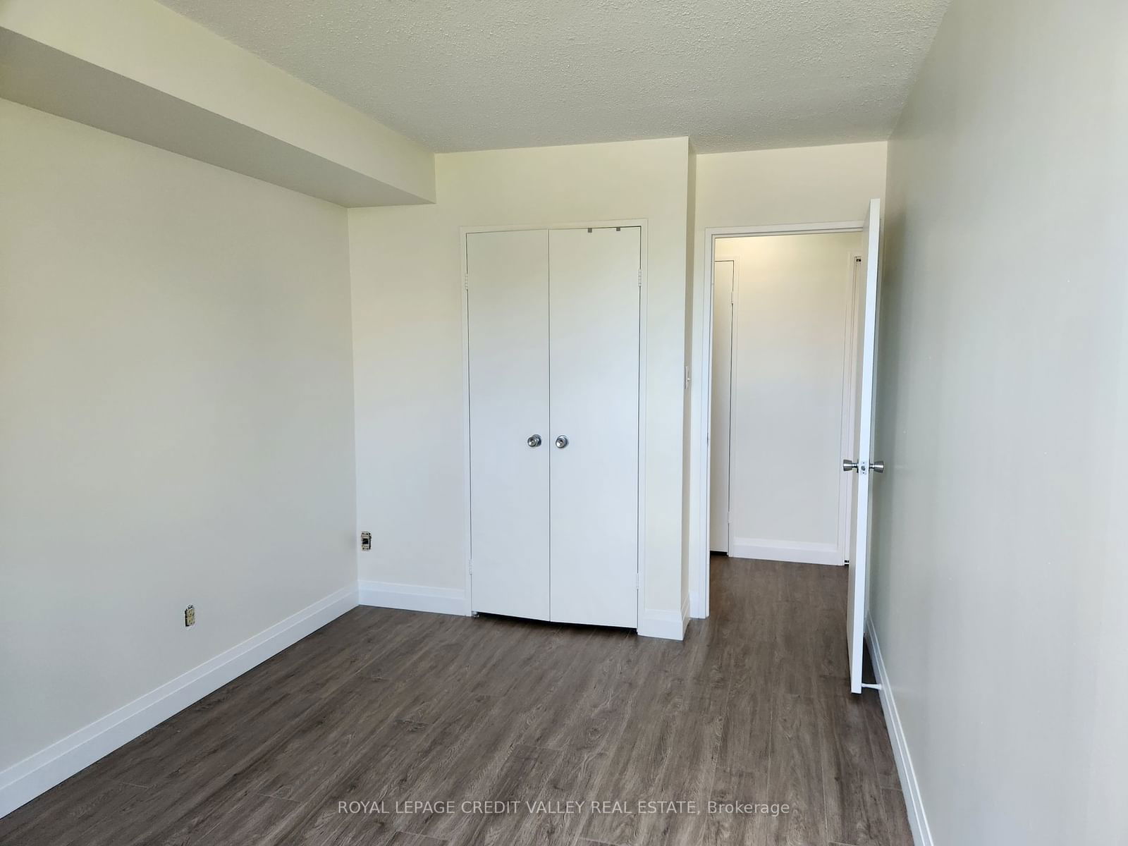 20 Fashion Roseway, unit 218 for rent