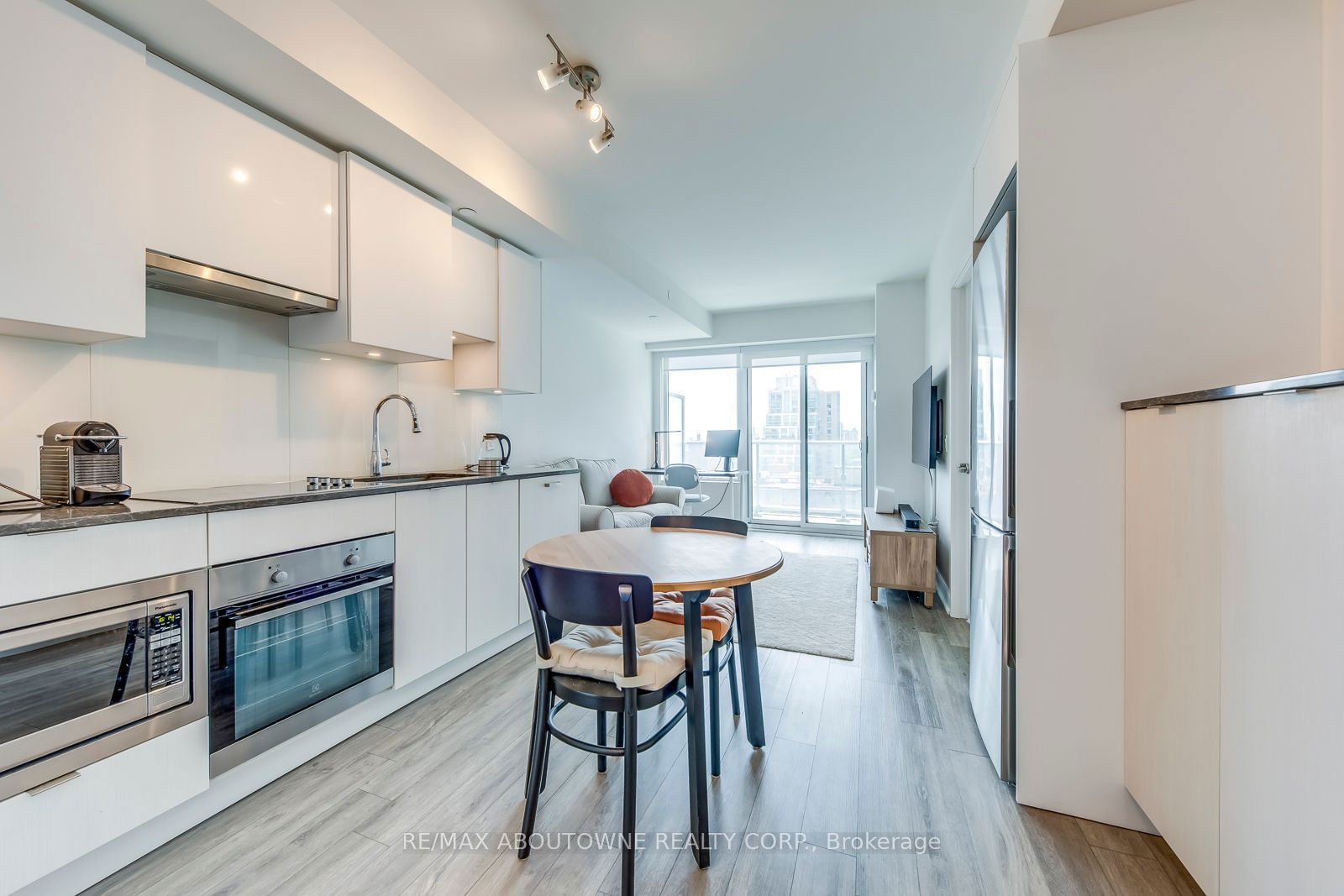 195 Redpath Ave, unit 1505 for rent - image #4