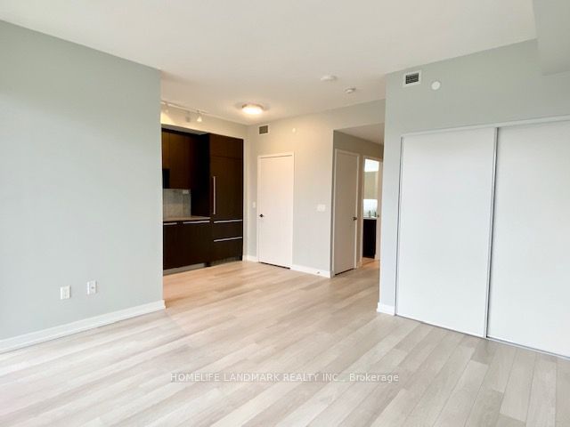 117 Mcmahon Dr, unit 1801 for rent - image #5