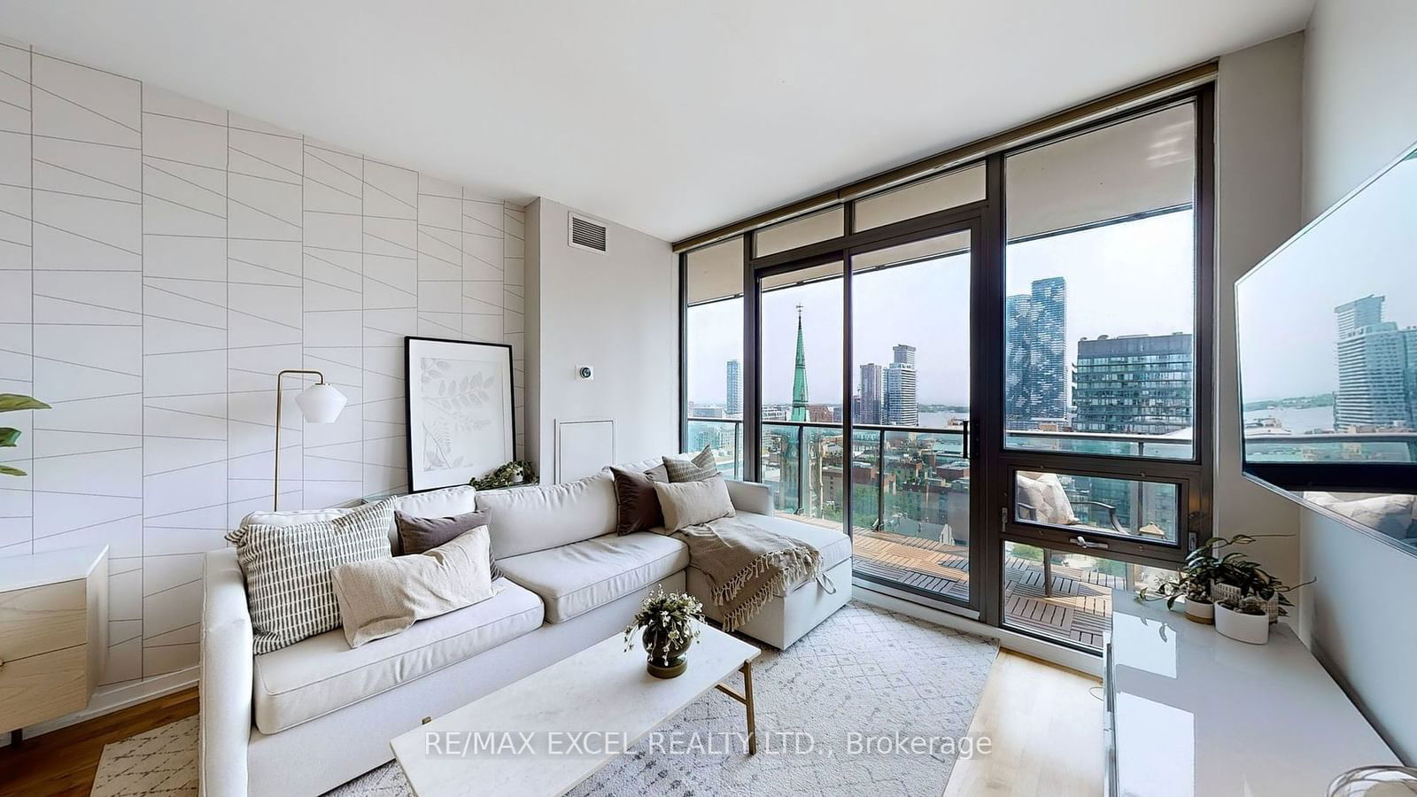 33 Lombard St, unit 2008 for sale - image #4