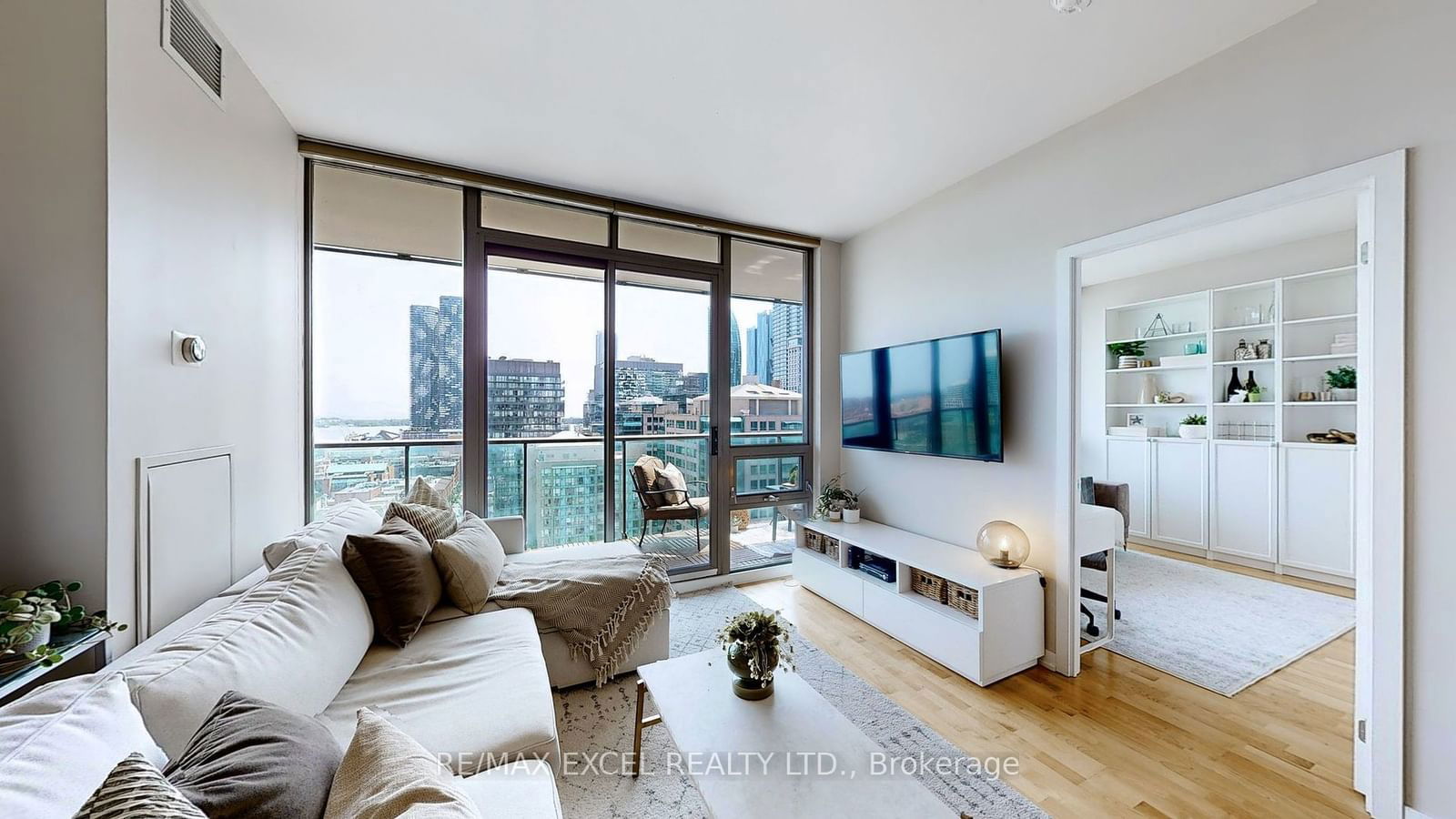 33 Lombard St, unit 2008 for sale - image #5