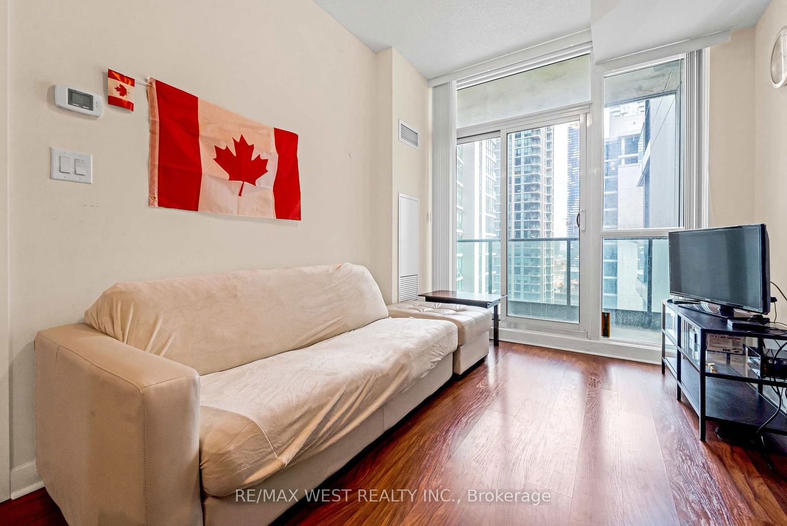 33 Bay St E, unit 2305 for rent