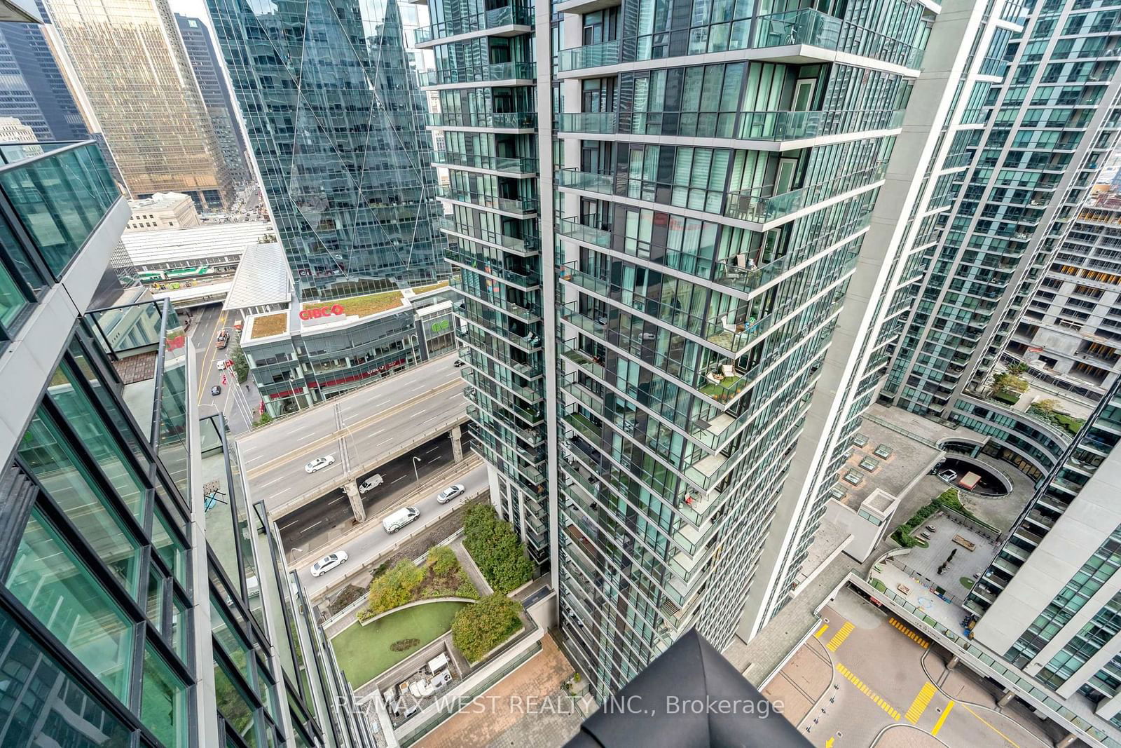 33 Bay St E, unit 2305 for rent