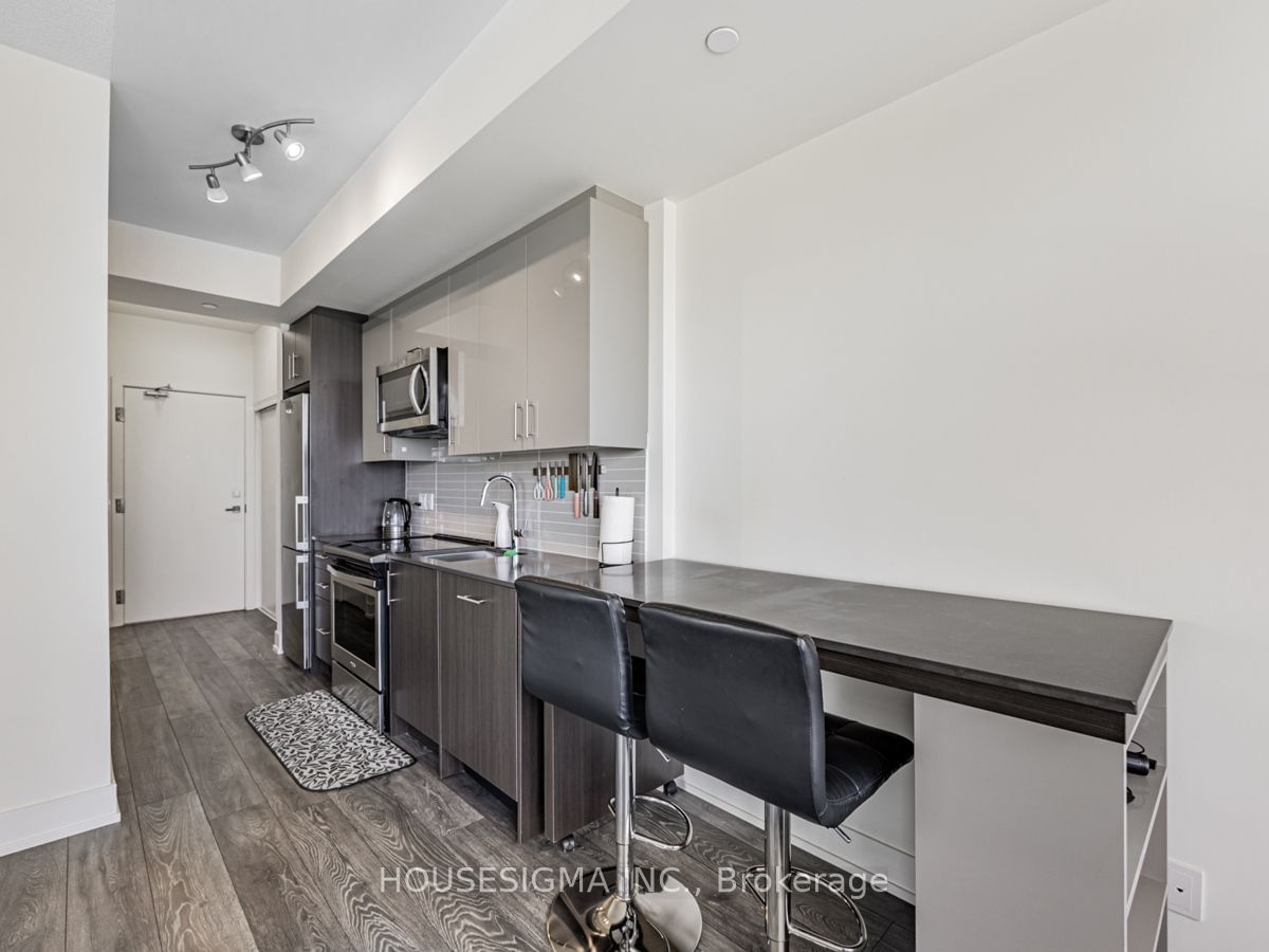 180 Fairview Mall Dr, unit 906 for sale - image #9