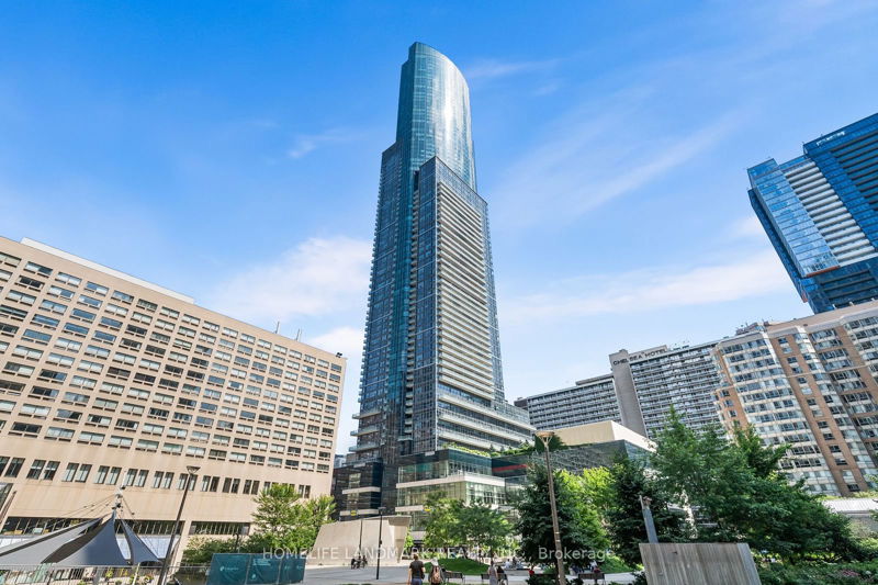 386 Yonge St, unit 2403 for sale