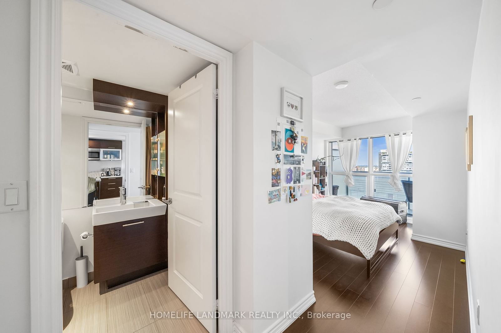 386 Yonge St, unit 2403 for sale - image #14