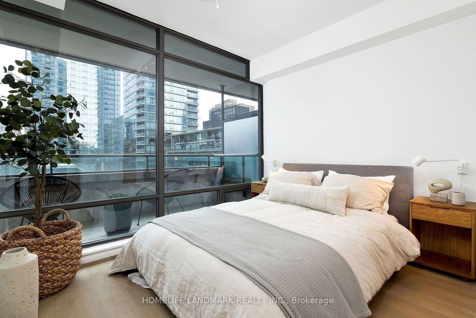 18 Yorkville Ave, unit 505 for rent - image #2