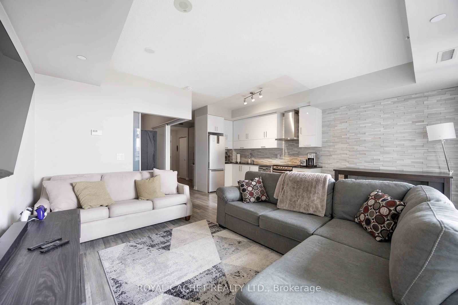 51 East Liberty St, unit 915 for sale - image #10