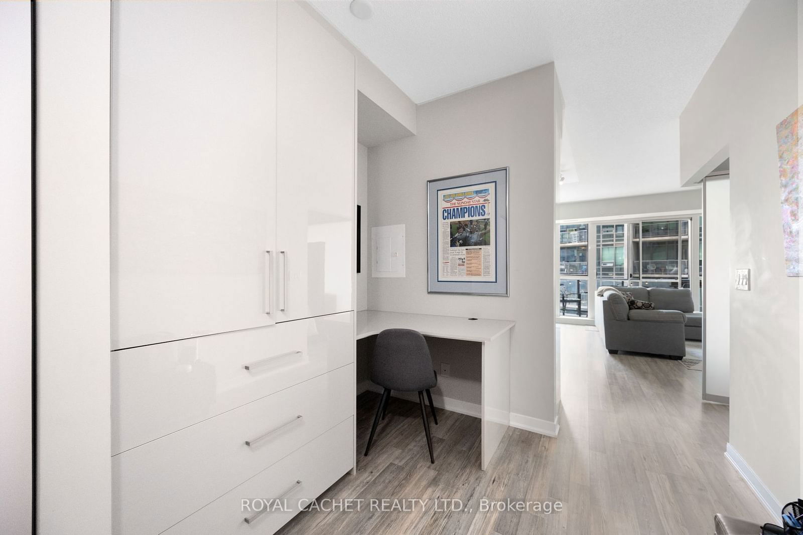 51 East Liberty St, unit 915 for sale - image #2