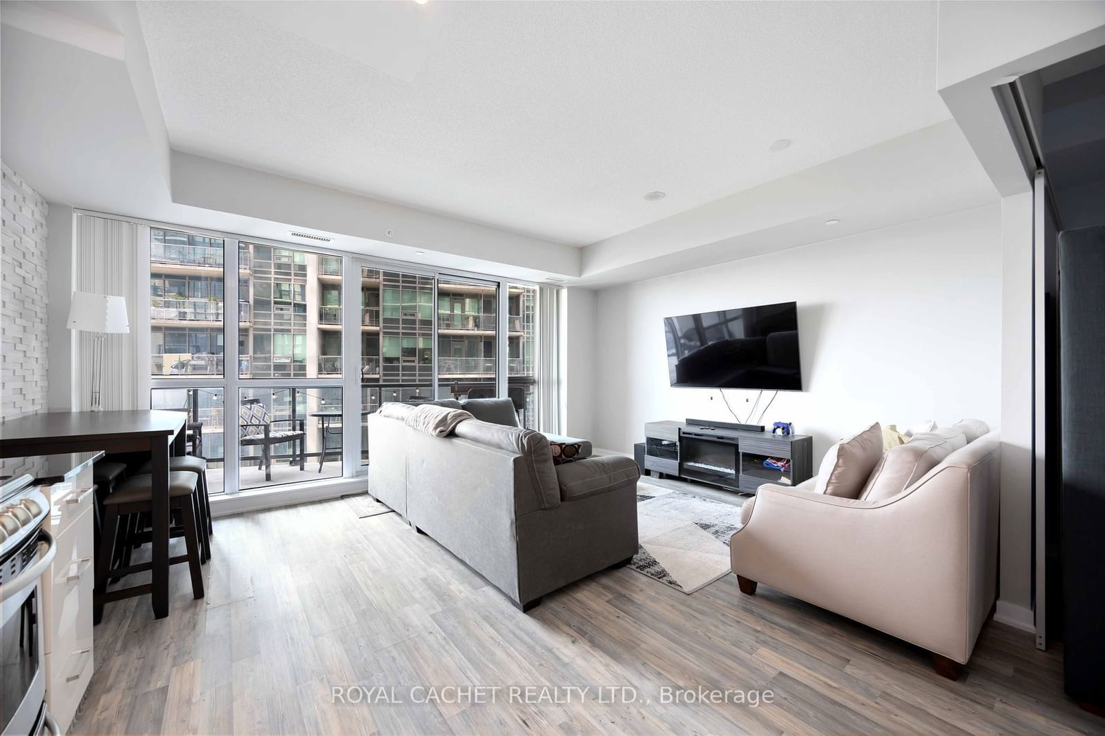 51 East Liberty St, unit 915 for sale - image #4