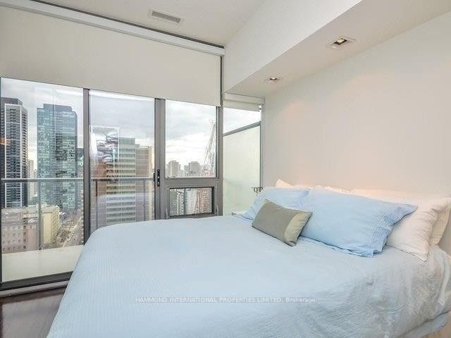 33 Charles St E, unit 2011 for rent - image #6