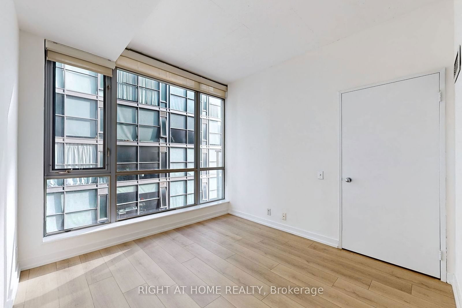 36 Charlotte St, unit 405 for sale