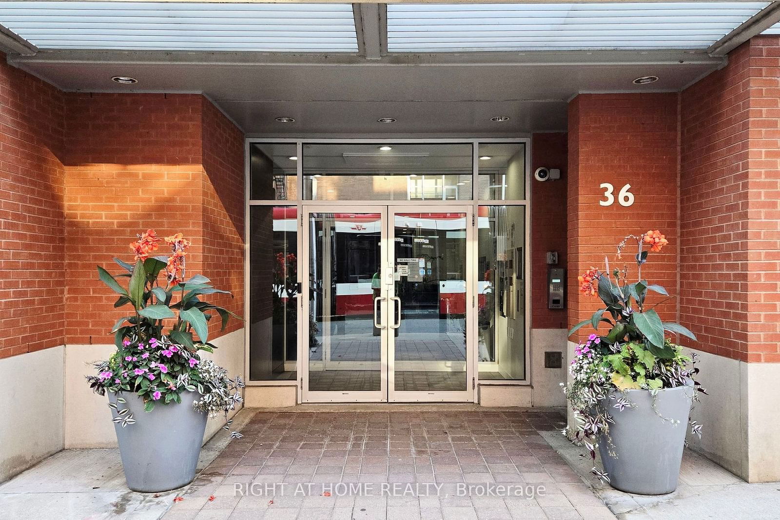 36 Charlotte St, unit 405 for sale