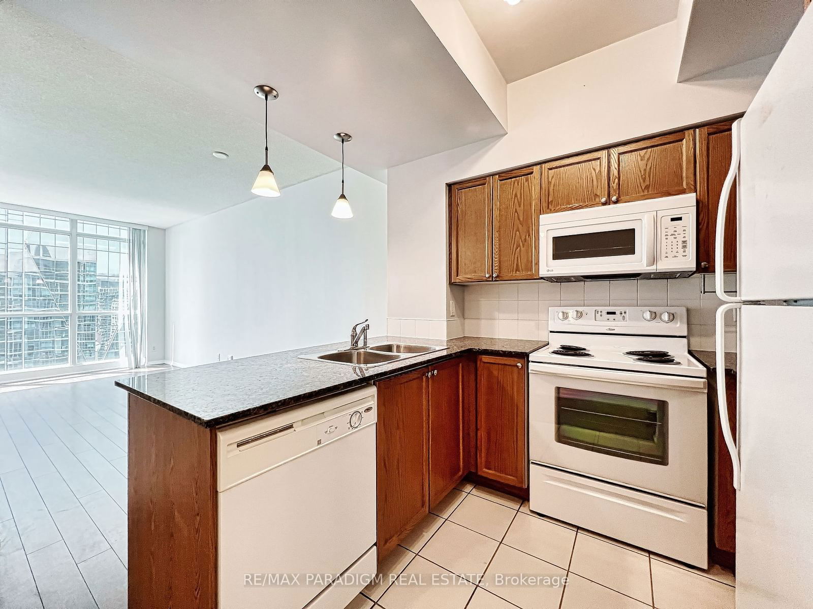 18 Yonge St, unit 3713 for rent - image #15