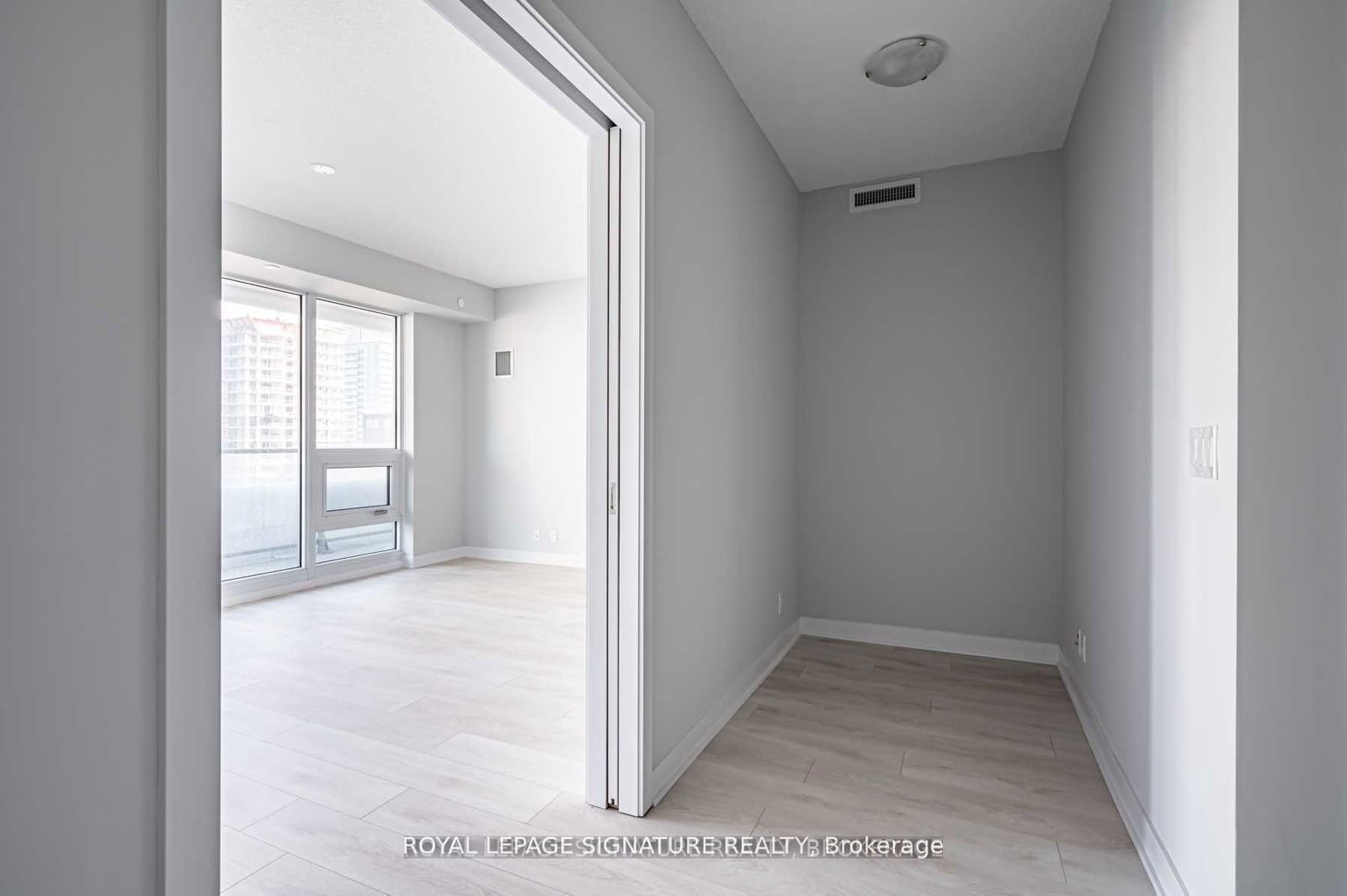 2221 Yonge St, unit 2711 for rent