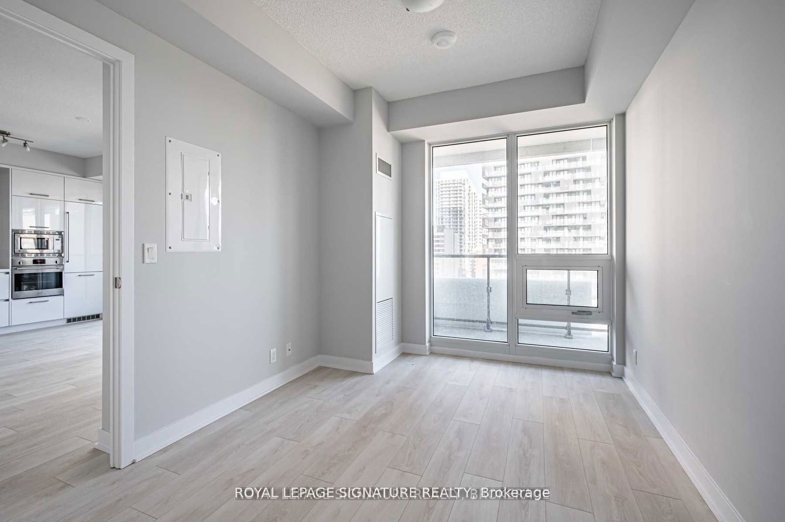 2221 Yonge St, unit 2711 for rent