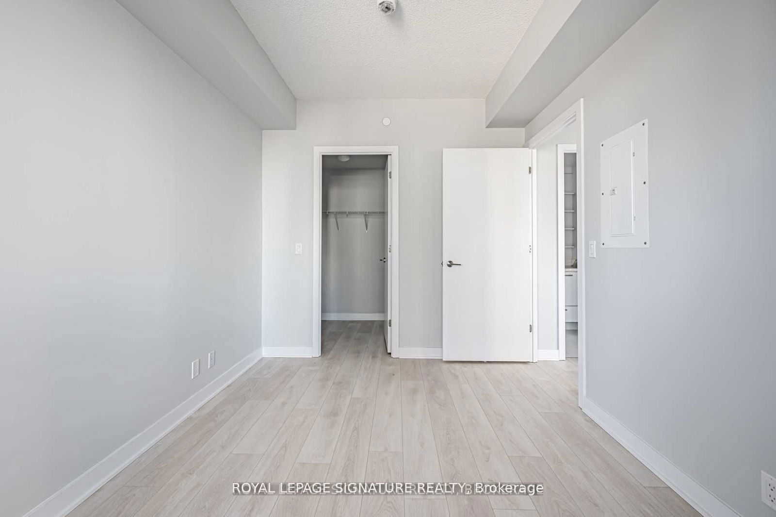 2221 Yonge St, unit 2711 for rent