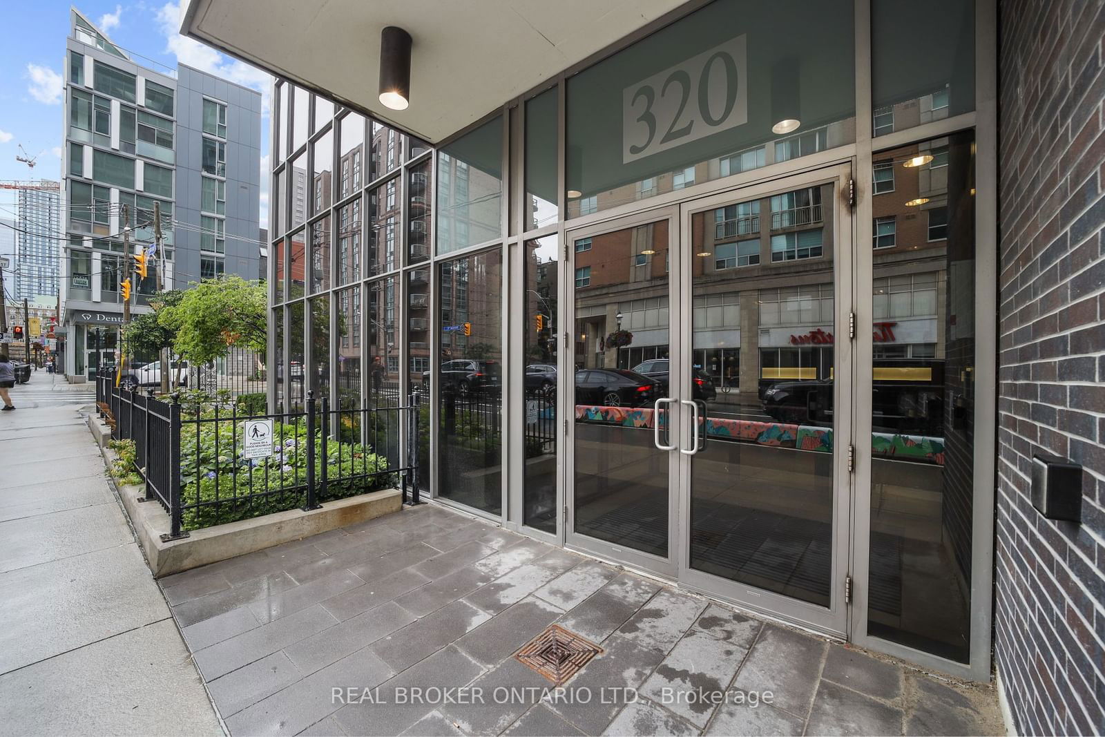 320 Richmond St E, unit 301 for rent - image #2