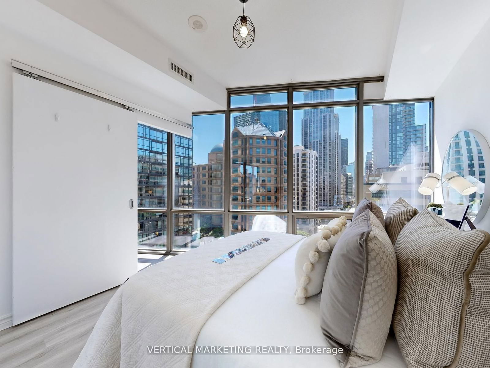 832 Bay St, unit 708 for sale - image #32