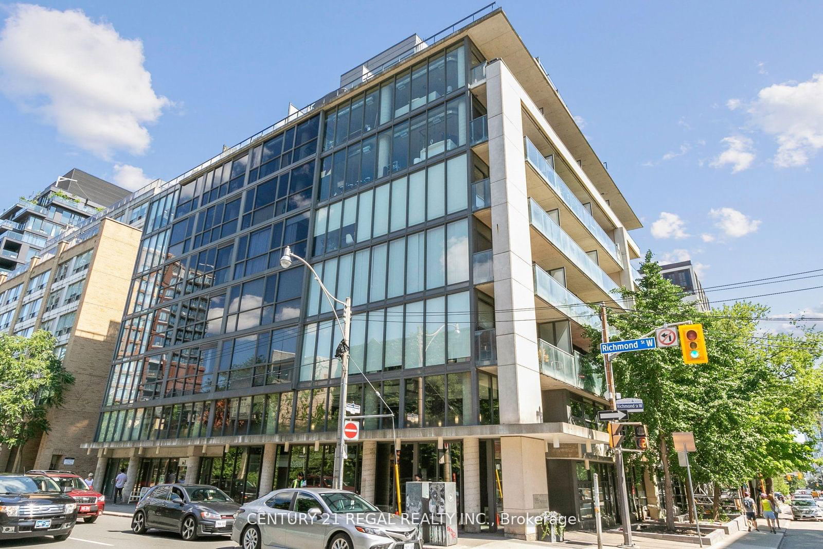 533 Richmond St W, unit 605 for sale