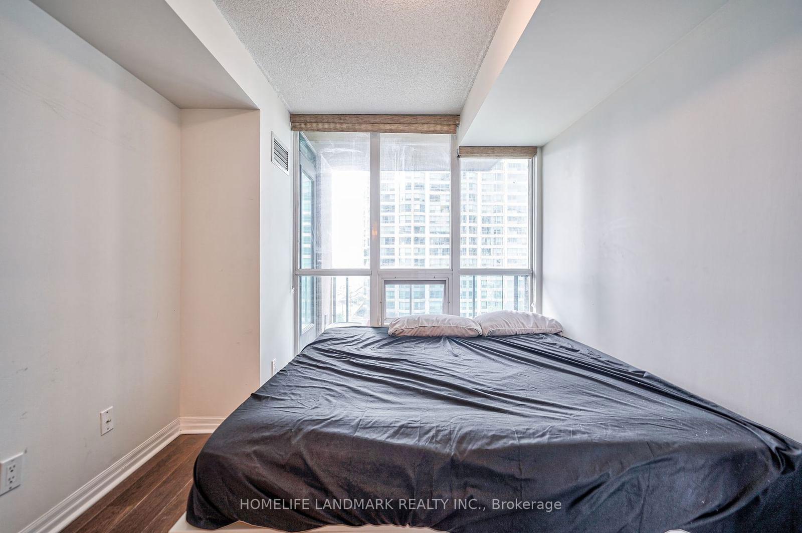 16 Yonge St, unit 810 for sale - image #10